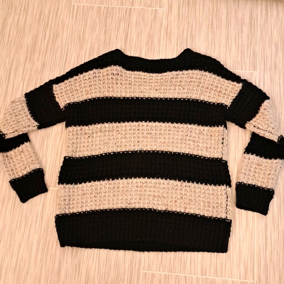Sweater - Picture 3 of 3